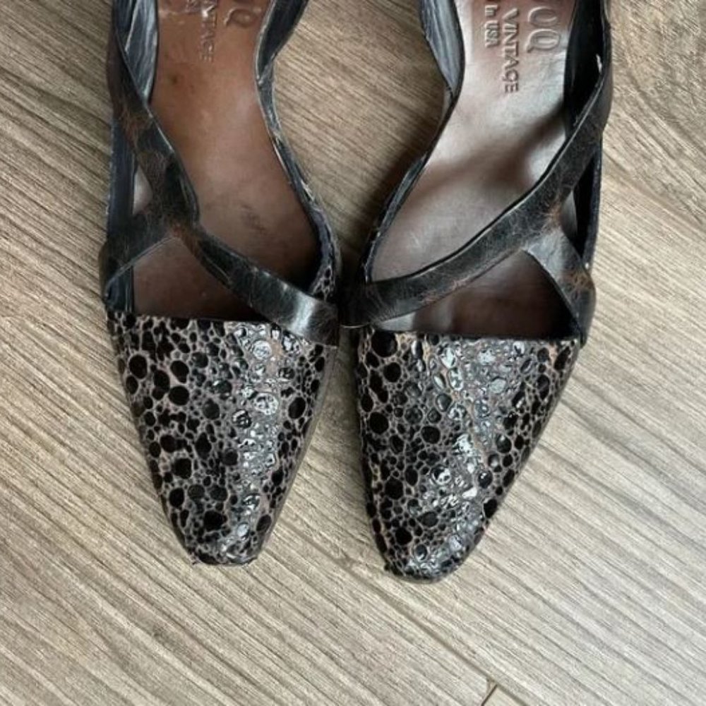 Cydwoq Artisan Embossed Leather Kitten Heel 37 Gem